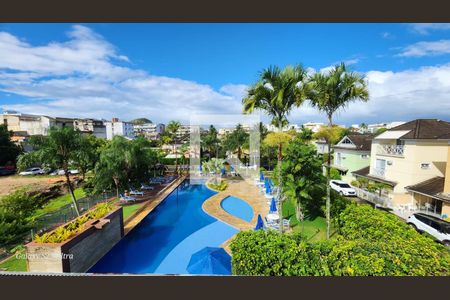 Casa de condomínio à venda com 201m², 3 quartos e 2 vagasÁrea Comum - Piscina