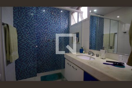 Casa de condomínio à venda com 201m², 3 quartos e 2 vagasBanheiro da Suíte 1