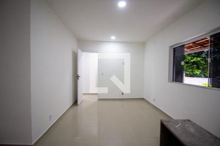 Quarto 1 de casa para alugar com 2 quartos, 185m² em Vargem Grande, Rio de Janeiro