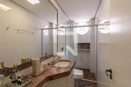 Apartamento para alugar com 240m², 4 quartos e 1 vaga Apartamento para alugar com 240m², 4 quartos e 1 vagaBanheiro