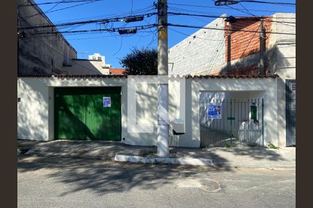 Casa à venda com 250m², 2 quartos e 6 vagasFachada