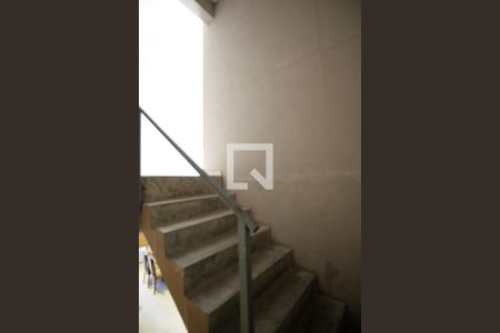 Casa para alugar com 210m², 2 quartos e 1 vaga Casa para alugar com 210m², 2 quartos e 1 vagaEscada