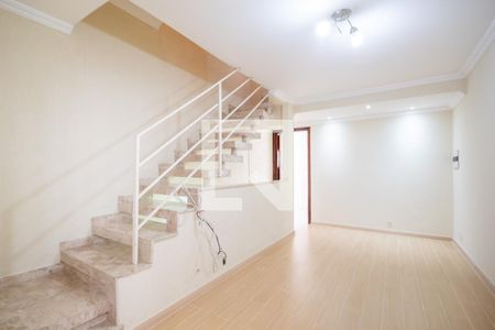 Sala de casa de condomínio para alugar com 2 quartos, 112m² em Conceição, Osasco