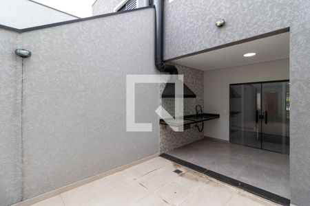 Casa à venda com 150m², 3 quartos e 2 vagasQuintal 