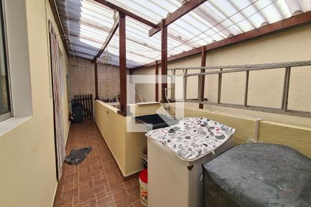 Casa à venda com 200m², 5 quartos e 2 vagas Casa à venda com 200m², 5 quartos e 2 vagasÁrea de Serviço - Casa 2