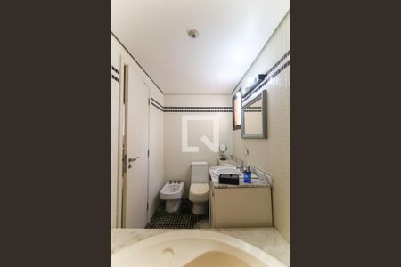 Apartamento à venda com 190m², 3 quartos e 6 vagasBanheiro do Quarto 3