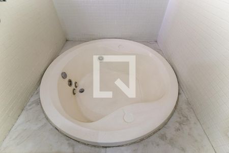 Apartamento à venda com 190m², 3 quartos e 6 vagasBanheiro do Quarto 3