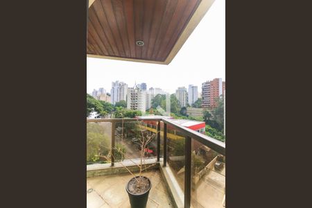 Apartamento à venda com 190m², 3 quartos e 6 vagasVaranda