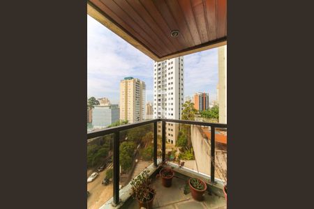 Apartamento à venda com 190m², 3 quartos e 6 vagasVaranda