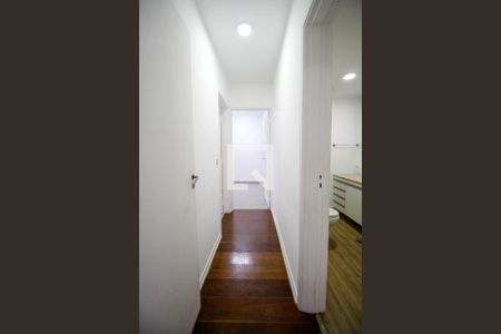 Corredor de apartamento para alugar com 2 quartos, 107m² em Cerqueira César, São Paulo