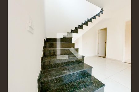 Sala - Escada de casa à venda com 3 quartos, 110m² em Vila Palmeiras, São Paulo