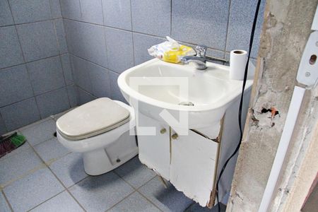 Casa à venda com 210m², 2 quartos e 3 vagasBanheiro social 02