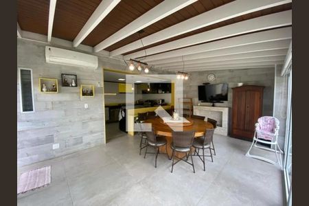 Casa à venda com 3 quartos, 220m² em Vila Cordeiro, São Paulo