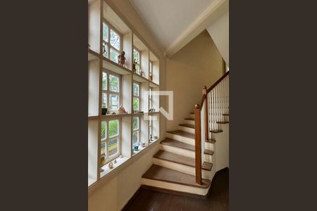 Escada de casa de condomínio à venda com 3 quartos, 450m² em Alphaville, Santana de Parnaíba