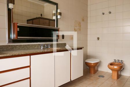 Casa para alugar com 310m², 5 quartos e 5 vagas Casa para alugar com 310m², 5 quartos e 5 vagasBanheiro da Suíte