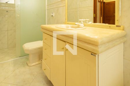 Casa à venda com 250m², 3 quartos e 3 vagasBanheiro - Suíte 
