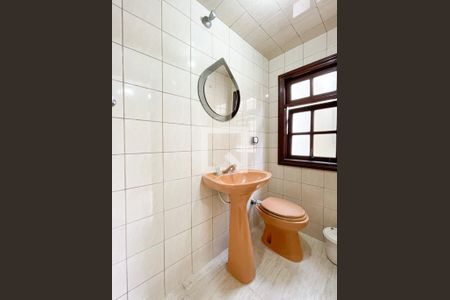Casa à venda com 250m², 3 quartos e 3 vagasBanheiro de Serviço