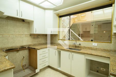 Casa à venda com 250m², 3 quartos e 3 vagasCozinha 