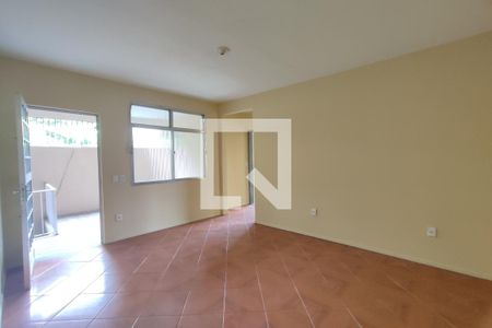 Sala de casa para alugar com 2 quartos, 80m² em Taquara, Rio de Janeiro