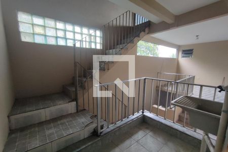 Casa para alugar com 80m², 2 quartos e 1 vaga Casa para alugar com 80m², 2 quartos e 1 vagaEscada