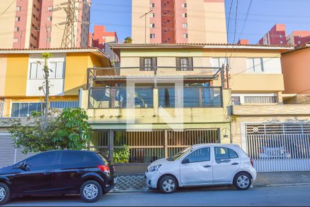 Casa à venda com 235m², 3 quartos e 2 vagasFachada