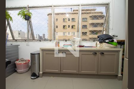Apartamento à venda com 166m², 4 quartos e 2 vagas Apartamento à venda com 166m², 4 quartos e 2 vagasÁrea de serviço