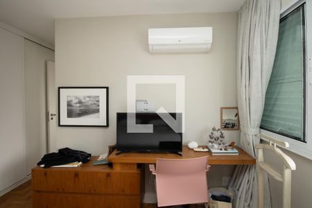 Apartamento à venda com 166m², 4 quartos e 2 vagas Apartamento à venda com 166m², 4 quartos e 2 vagasSuite, ar condicionado, mesa de estudos