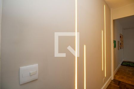 Apartamento à venda com 166m², 4 quartos e 2 vagas Apartamento à venda com 166m², 4 quartos e 2 vagasCorredor com iluminação cenográfica