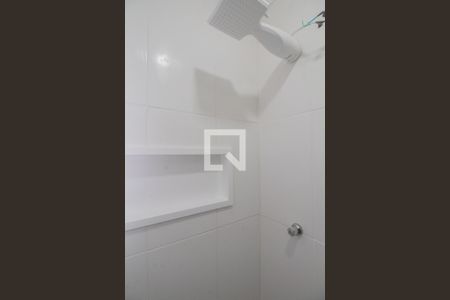 Banheiro de kitnet/studio para alugar com 1 quarto, 28m² em Chácara Mafalda, São Paulo