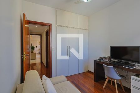 Apartamento à venda com 138m², 4 quartos e 2 vagasQuarto 2