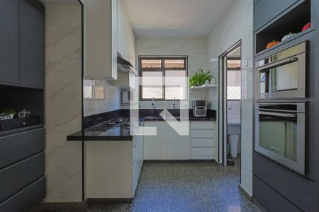 Apartamento à venda com 138m², 4 quartos e 2 vagasCozinha