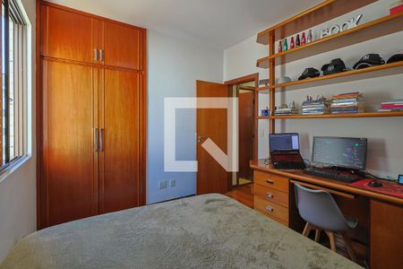 Apartamento à venda com 138m², 4 quartos e 2 vagasQuarto 4