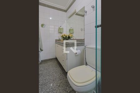 Apartamento à venda com 138m², 4 quartos e 2 vagasBanheiro Quarto 1