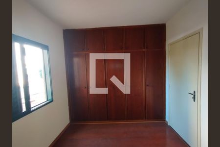 Dormitório 01 de apartamento para alugar com 2 quartos, 54m² em Vila Tiberio, Ribeirão Preto