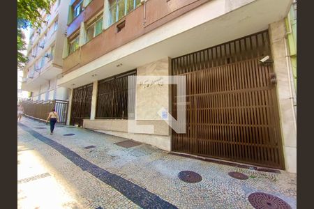 Apartamento à venda com 102m², 3 quartos e 1 vaga Apartamento à venda com 102m², 3 quartos e 1 vagaFachada com cartaz QA