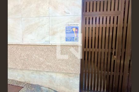 Apartamento à venda com 102m², 3 quartos e 1 vaga Apartamento à venda com 102m², 3 quartos e 1 vagaFachada com cartaz QA