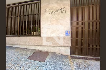 Apartamento à venda com 102m², 3 quartos e 1 vaga Apartamento à venda com 102m², 3 quartos e 1 vagaFachada com cartaz QA