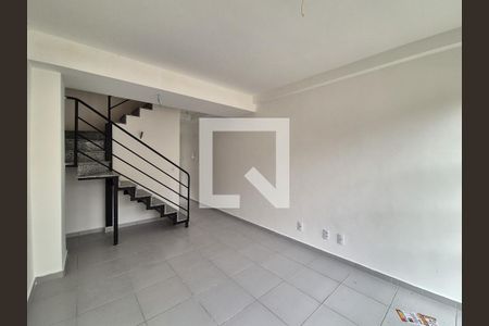 Sala de casa de condomínio à venda com 2 quartos, 62m² em Vargem Grande, Rio de Janeiro