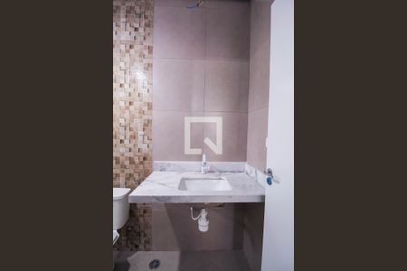 Banheiro da Suíte 1 de casa de condomínio à venda com 2 quartos, 85m² em Vila Santo Estevão, São Paulo