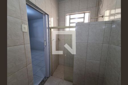Banheiro de casa para alugar com 3 quartos, 90m² em Vila Kosmos, Rio de Janeiro