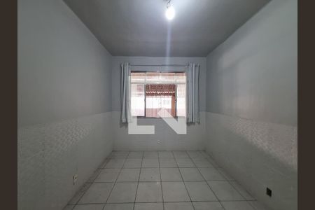 Quarto de casa para alugar com 3 quartos, 90m² em Vila Kosmos, Rio de Janeiro