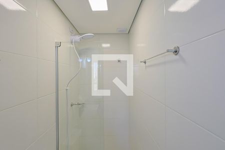 Banheiro de kitnet/studio para alugar com 1 quarto, 30m² em Funcionários, Belo Horizonte