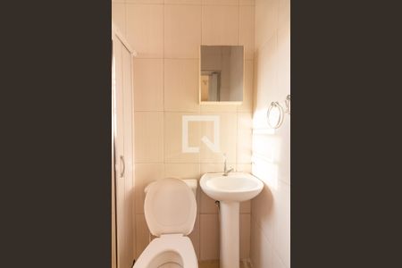 Banheiro de kitnet/studio para alugar com 1 quarto, 45m² em Jardim Roberto, Osasco