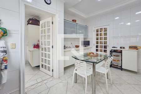 Apartamento para alugar com 170m², 4 quartos e 2 vagas Apartamento para alugar com 170m², 4 quartos e 2 vagasCozinha