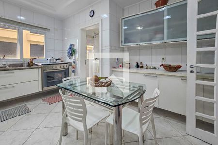 Apartamento para alugar com 170m², 4 quartos e 2 vagas Apartamento para alugar com 170m², 4 quartos e 2 vagasCozinha