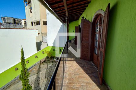 Casa de condomínio à venda com 331m², 2 quartos e 3 vagas Casa de condomínio à venda com 331m², 2 quartos e 3 vagasvaranda