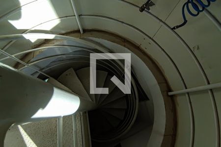 Casa de condomínio à venda com 331m², 2 quartos e 3 vagas Casa de condomínio à venda com 331m², 2 quartos e 3 vagas2º imovel escada