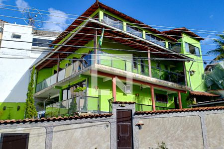 Casa de condomínio à venda com 331m², 2 quartos e 3 vagas Casa de condomínio à venda com 331m², 2 quartos e 3 vagasfachada