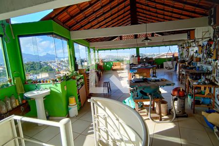 Casa de condomínio à venda com 331m², 2 quartos e 3 vagas Casa de condomínio à venda com 331m², 2 quartos e 3 vagasterraço