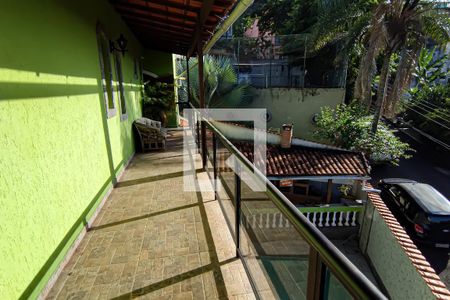 Casa de condomínio à venda com 331m², 2 quartos e 3 vagas Casa de condomínio à venda com 331m², 2 quartos e 3 vagasvaranda
